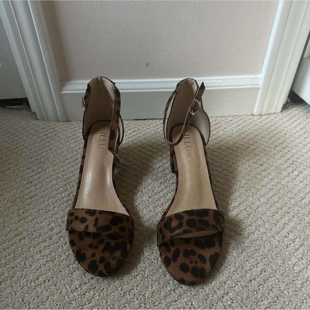 Women's BRAND NEW Leopard Print Sandals